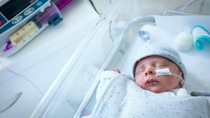 Los bebés nacidos antes de término, incluso aquellos que llegan hasta las 36 semanas de gestación, presentan un riesgo mayor de desarrollar cuadros graves