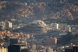 El histórico Helicoide en Caracas dejará de ser cárcel de presos políticos y será transformado en un centro cultural, deportivo y social por el gobierno.