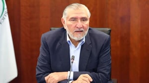 Adán Augusto López dejó la coordinación de Morena en el Senado y el grupo parlamentario eligió a Ignacio Mier para encabezar la bancada en el actual periodo