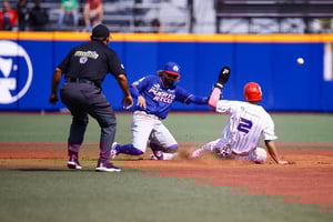    El zurdo lanzó a pesar de un cuadro gripal, llevando a los Leones a su segunda victoria consecutiva en el torneo regional.  A pesar de presentar síntomas