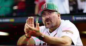    El manager Benjamín Gil explicó la razón oficial que excluye al lanzador Julio Urías de la selección mexicana para el próximo torneo.  Julio Urías no será