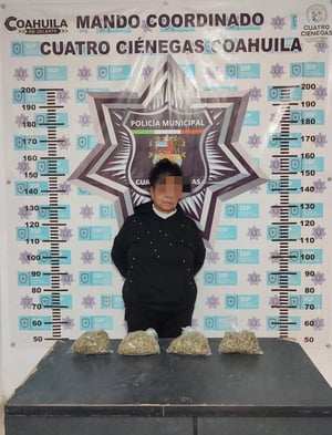    Elementos de la Dirección de Seguridad Pública Municipal lograron la detención de una mujer de 68 años que transportaba aproximadamente medio kilogramo
