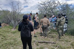 Colectivo y autoridades confirman el hallazgo de una fosa clandestina con dos osamentas humanas en La Paz, Baja California Sur.  Una fosa