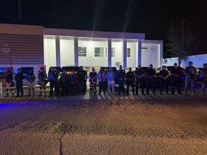 Elementos de agencias ministeriales, así como personal del Ejército, participaron en el cumplimiento de la orden judicial.  Un exingeniero de Altos Hornos