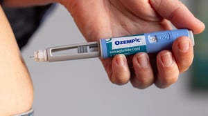 Influencers y creadores de contenido han contribuido a posicionar a Ozempic como una “solución rápida” para bajar de peso, mostrando resultados físicos