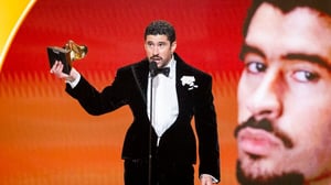 La Casa Blanca confrontó a Bad Bunny tras su discurso en los Grammy, reavivando el debate sobre migración, ICE, celebridades y frontera en Estados Unidos.