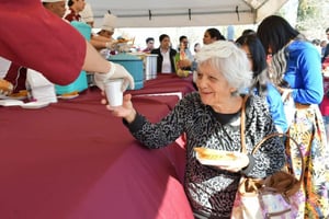 Con la participación de autoridades municipales, estudiantes y población en general, el municipio de Nava llevó a cabo la Gran Tamalada 2026, una actividad