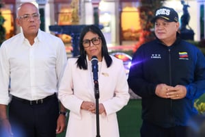 A un mes de asumir como presidenta encargada, Delcy Rodríguez enfrenta un chavismo en reconfiguración, marcado por el diálogo con Estados Unidos y cambios