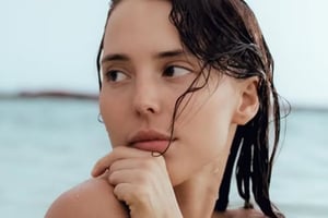 La cantante Majo Aguilar confirmó en Ciudad de México, tras ser abordada por la prensa, que inició una nueva relación luego de su ruptura con Gil Cerezo,