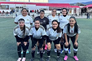    Un duelo ofensivo y lleno de emociones culminó en tablas. Guerreras y Deportivo Suárez firmaron un empate a tres goles en La Pasión.  En un compromiso