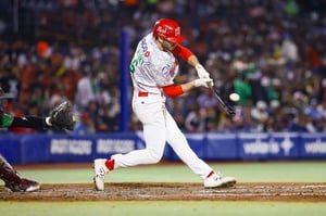    Los Charros de Jalisco vencieron 4-2 a Tomateros de Culiacán, complicando seriamente el camino del equipo mexicano en la Serie del Caribe.  Con una sólida