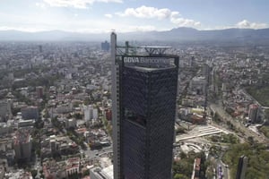Grupo Financiero BBVA México reportó beneficios netos de 116,358 millones de pesos (unos 6,464 millones de dólares) al cierre de 2025, un 8.3% superior