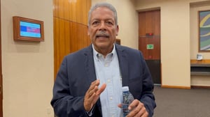 El gobernador de Coahuila destaca la experiencia sindical y su capacidad para mantener la estabilidad laboral en el estado.  Saltillo, Coahuila, 5 de febrero