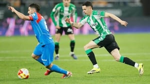    El Atlético de Madrid dio un contundente golpe de autoridad al golear 5-0 al Betis, sellando su pase a las semifinales de la Copa del Rey en un partido