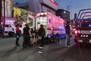Una balacera en el Centro de Monterrey dejó al menos siete civiles lesionados y provocó intensa movilización policiaca en la zona comercial de Colegio Civil.