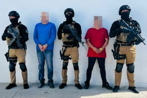 En Mazatlán, Sinaloa, fueron detenidos dos policías del Estado de México acusados de secuestro y extorsión tras un incidente ocurrido en Cuautitlán en enero