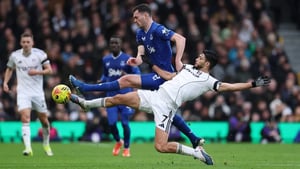    Everton dio vuelta el marcador en el final. Un error del portero Bernd Leno le costó un punto clave al Fulham, que se aleja de Europa.  El Everton remontó