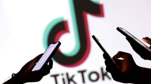 Profeco alertó sobre estafas de falsas vacantes laborales difundidas en redes sociales, principalmente TikTok, y pidió verificar cuentas oficiales para evitar
