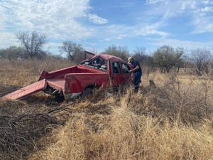 Un conductor de 65 años resultó lesionado tras volcar su camioneta sobre la carretera federal 57, en el tramo libre Nueva Rosita–Allende, presuntamente