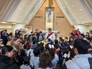 El Colegio de la Paz celebró la misa mensual del Sagrado Corazón de Jesús, fortaleciendo la fe y los valores cristianos de alumnos y familias.  El Colegio