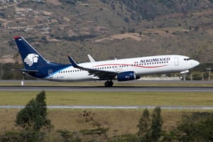 Aeroméxico confirmó que mantiene sin cambios su ruta Ciudad de México-Habana, pese a restricciones en combustible en Cuba, y aseguró informar cualquier