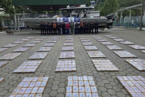 Una operación conjunta entre Estados Unidos y Colombia interceptó un submarino narco con 10 toneladas de cocaína, detuvo a cuatro tripulantes y valoró la droga