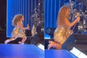 Durante su primer concierto en El Salvador, Shakira sufrió una caída en pleno escenario, pero se reincorporó de inmediato y continuó su show