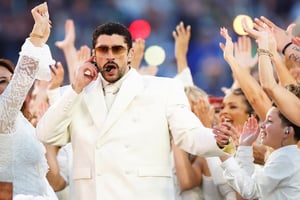 Tras el show de medio tiempo del Super Bowl LX, Duolingo registró un aumento del 35 % en usuarios que iniciaron lecciones de español.  Miami.- La presentación