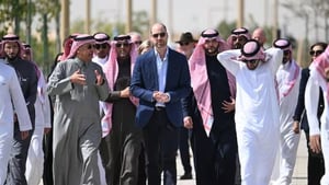 El heredero al trono británico se ha reunido con el heredero saudí.  El príncipe Guillermo continúa con su importante viaje por Arabia Saudí. Un