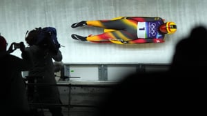    Julia Taubitz de Alemania se coronó campeona olímpica en luge individual femenino en una competencia donde cada centésima fue crucial.  La alemana Julia