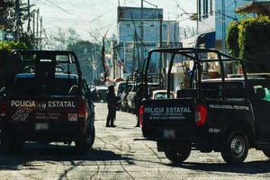 Autoridades realizaron cateos en el Mercado Morelos de Puebla, donde aseguraron motocicletas robadas y localizaron restos humanos; peritos continúan