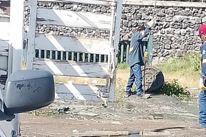 Tras quejas vecinales por olores y riesgos sanitarios, el Sistema de Aguas y Saneamiento (SIMAS) informó que el reporte fue atendido y explicó