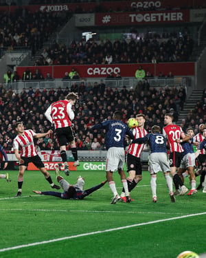    Un cabezazo en la recta final le arrebató la victoria al Arsenal ante el Brentford, encendiendo las alarmas en la lucha por la Premier League.  El Arsenal
