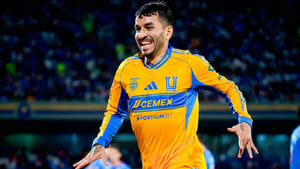   El delantero argentino bromeó sobre los constantes cambios de sede del conjunto celeste y dedicó palabras a Nicolás Ibáñez, su excompañero que ahora milita