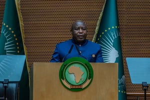En la 39 cumbre de la Unión Africana en Adís Abeba, Mahmoud Abbas exigió eliminar obstáculos para aplicar la segunda fase del alto el fuego en Gaza.  Durante