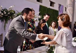 Casi 200 parejas formalizarán su unión en las Bodas Comunitarias Regionales que se celebrarán este mes en San Buenaventura.  La presidenta honoraria