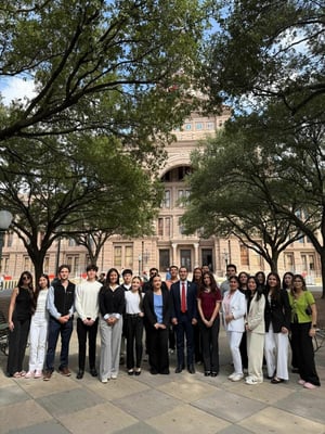 Con un enfoque formativo y cívico, estudiantes destacados de Eagle Pass realizaron una visita académica al Capitolio de Texas, en Austin, para conocer