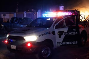 Afortunadamente el incendio no dejo personas lesionadas.  Un voraz incendio se desató la noche del domingo en una vivienda ubicada en la colonia Diana Laura