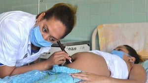 El Ministerio de Salud Pública de Cuba informó que más de 32 mil 880 embarazadas enfrentan riesgos adicionales por el bloqueo energético de Estados Unidos.
