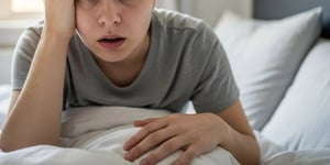 Despertar sintiendo una fuerte presión no es simplemente “tener un mal día”, sino una advertencia del propio cuerpo. Cuando el cortisol se eleva bruscamente