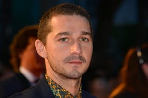 Shia LaBeouf fue liberado tras su detención en Nueva Orleans, acusado de agresión durante un bar en las celebraciones del Mardi Gras.  El actor Shia LaBeouf