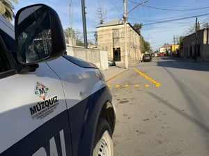 La alcaldía de Múzquiz instala boyas preventivas en puntos críticos, mejorando visibilidad y seguridad vial, y reduciendo riesgos de accidentes en cruces