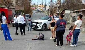 Un ciclista terminó hospitalizado luego de verse involucrado en un accidente vial registrado la tarde del miércoles en la colonia Central, en Piedras Negras.