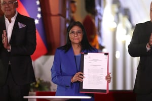 La presidenta interina de Venezuela, Delcy Rodríguez, promulgó una ley de amnistía que permitirá revisar casos de presos políticos y favorecer liberaciones