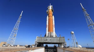 La NASA informó este viernes que mantendrá la ventana de lanzamiento de Artemis II -que marcará el regreso del ser humano a la órbita de la Luna tras