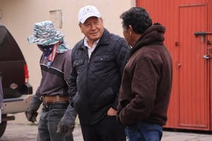 El alcalde Óscar Ríos supervisó los trabajos de rehabilitación del drenaje en la colonia Comercial, atendiendo solicitudes ciudadanas y mejorando