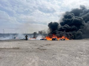 Nava, Coahuila.- Un incendio registrado en una tarimera ubicada en el municipio de Nava generó la movilización de elementos del Cuerpo de Bomberos y Protección