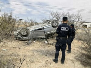 Socorristas de Cruz Roja lo auxiliaron y lo trasladaron a un hospital.  Un joven de 18 años resultó lesionado tras sufrir una aparatosa volcadura
