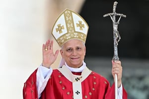 El papa León XIV pidió un alto al fuego inmediato en Ucrania y llamó a reforzar el diálogo, al cumplirse cuatro años de la guerra.  El papa León XIV hizo este