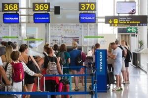 Gobiernos europeos emitieron alertas de viaje y activaron protocolos consulares tras disturbios en México, derivados de operativos de seguridad en Jalisco